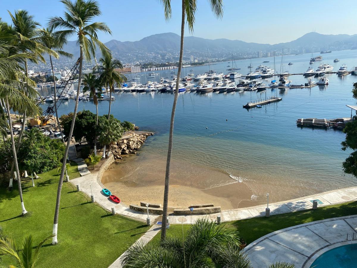 Suri Bienes Raíces - Excelente departamento en Acapulco en Costera Miguel Alemán