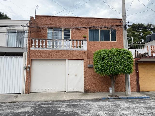 Suri Bienes Raíces - Casa en Venta en Coyoacán en Prado Churubusco en calle cerrada