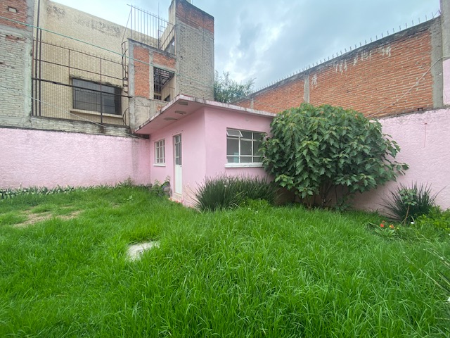 Suri Bienes Raíces - Casa en VENTA en Coyoacán de una sola planta en zona muy tranquila.